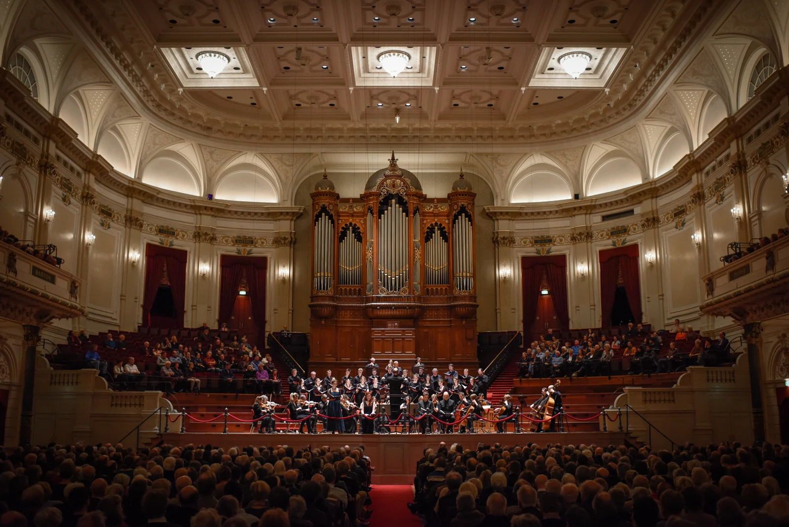Polyphony and Britten Sinfonia with Stephen Layton, concert of 28 February 2015 (Pärt: Berliner Messe), Concertgebouw, Amsterdam. Arvo Pärt project