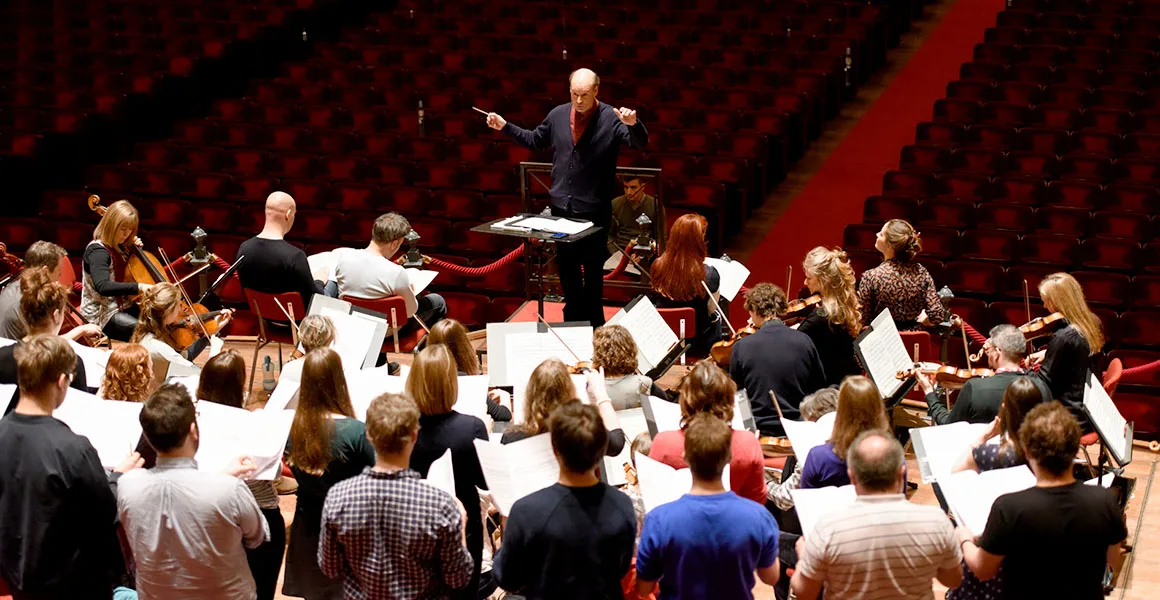Stephen Layton rehearsing Polyphony and Britten Sinfonia for the concert of 28 February 2015 (Pärt: Berliner Messe), Concertgebouw, Amsterdam. Arvo Pärt project
