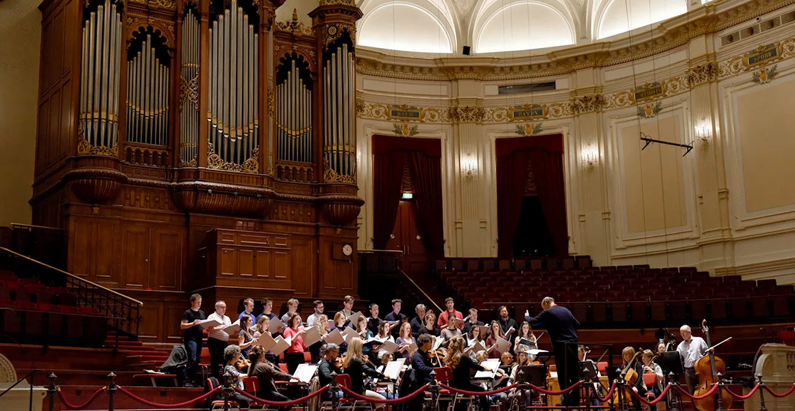 Stephen Layton rehearsing Polyphony and Britten Sinfonia for the concert of 28 February 2015 (Pärt: Berliner Messe), Concertgebouw, Amsterdam. Arvo Pärt project