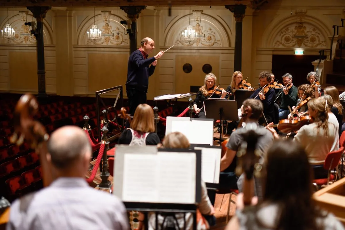 Stephen Layton rehearsing Britten Sinfonia for the concert of 28 February 2015 (Pärt: Berliner Messe), Concertgebouw, Amsterdam. Arvo Pärt project