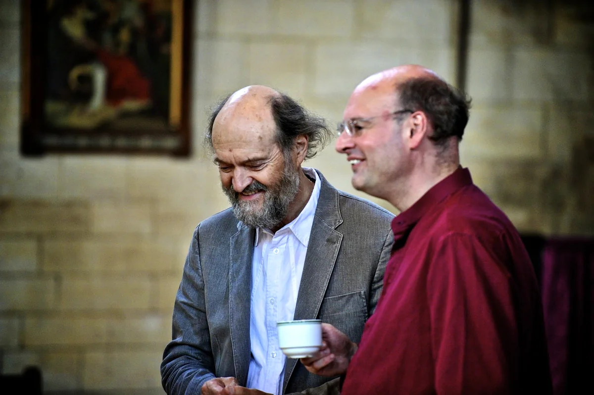 Arvo Pärt in Stephen Layton med odmorom pri snemanju plošče Choral Works, 2013